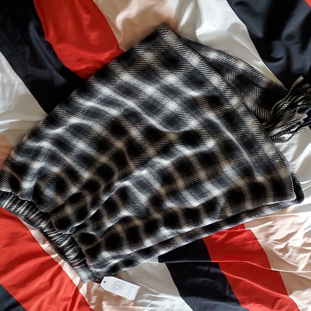 Asymmetrical Fringe Skirt - Picture 4 of 6